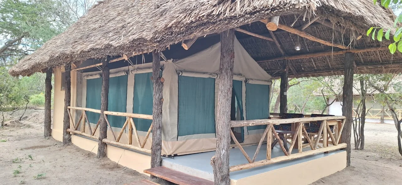Luxury Tent Exterior 03