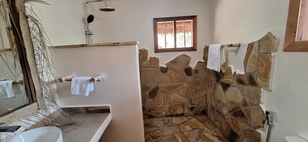 Safari Cottage Bathroom 03